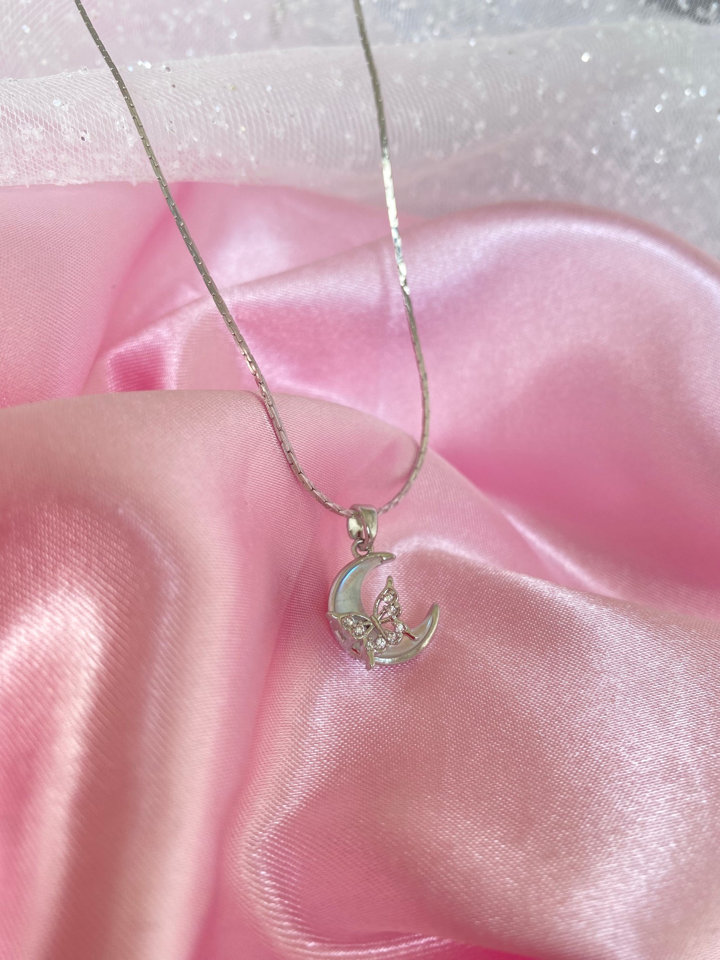 Shiny moon necklace