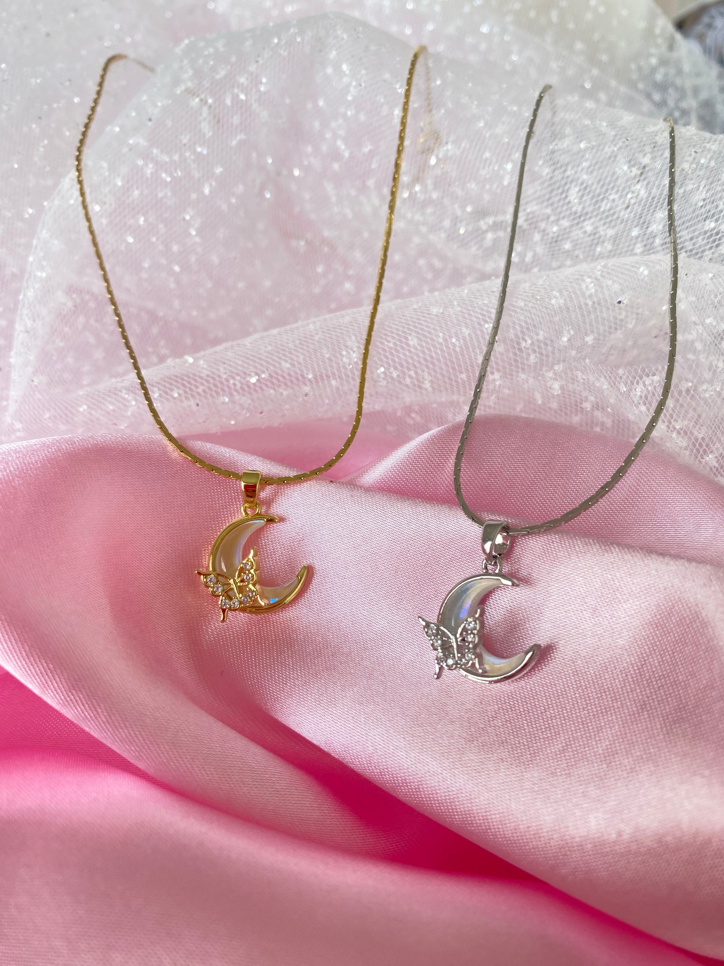 Shiny moon necklace