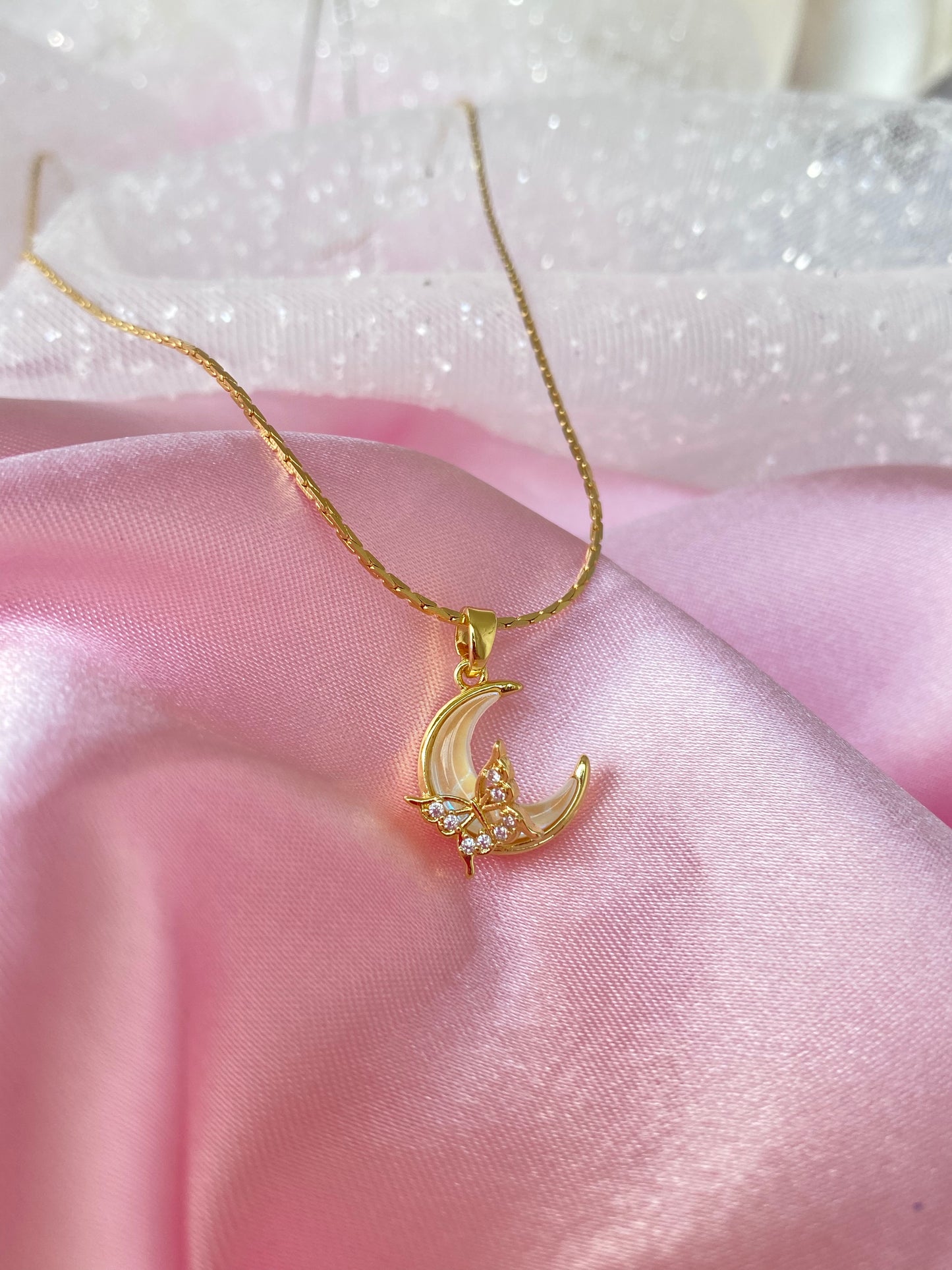Shiny moon necklace