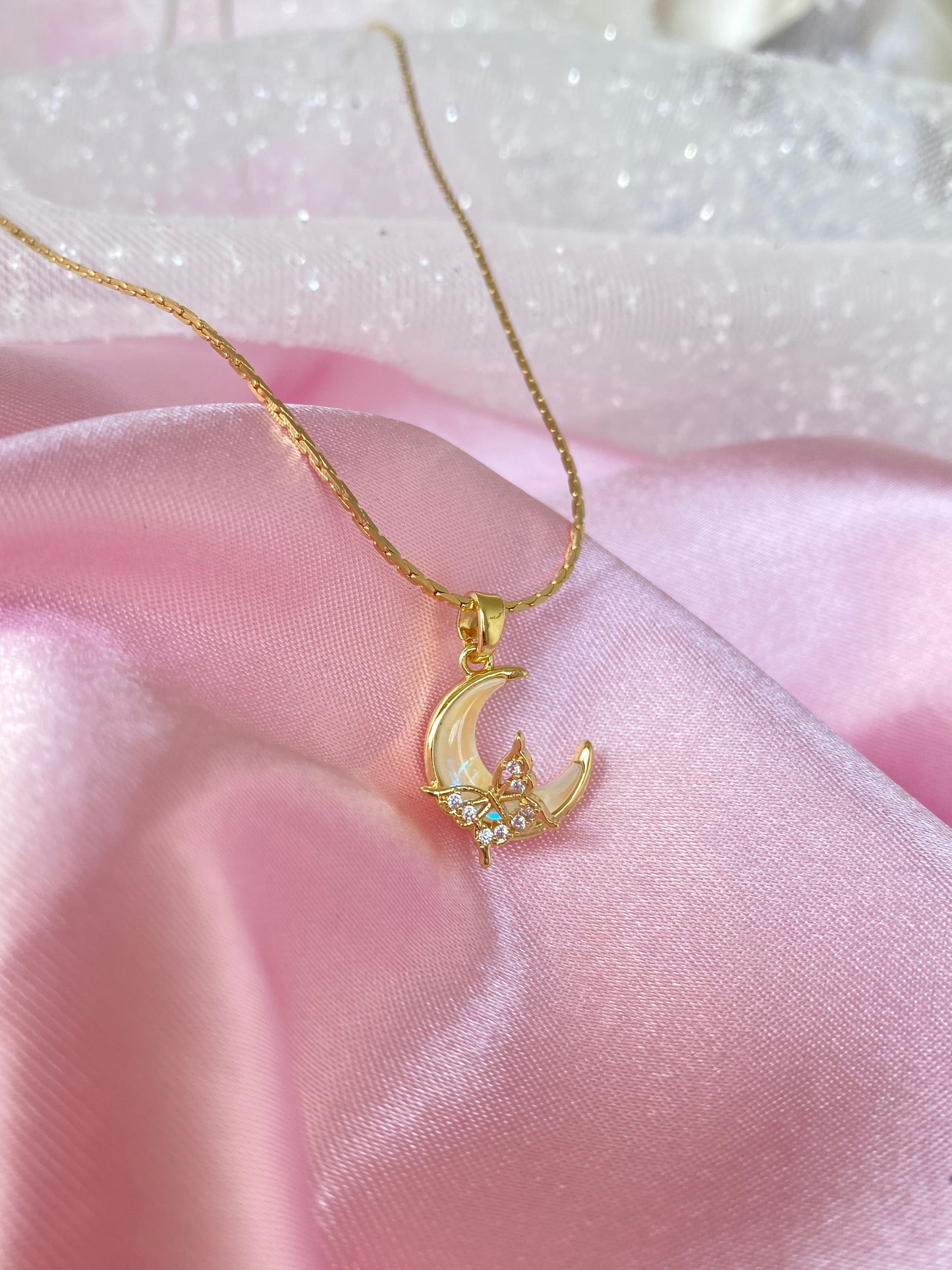 Shiny moon necklace