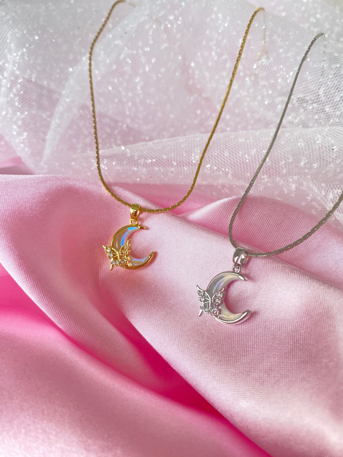 Shiny moon necklace