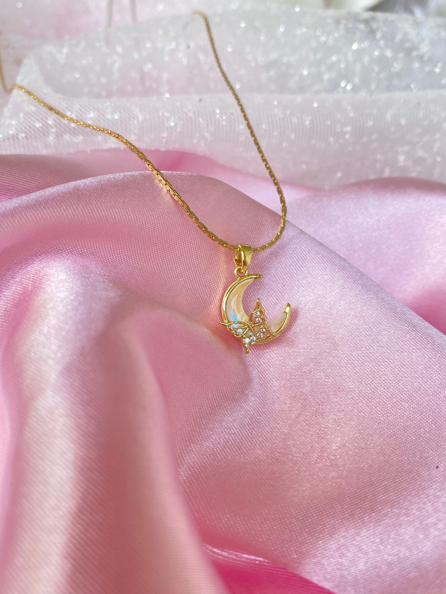 Shiny moon necklace