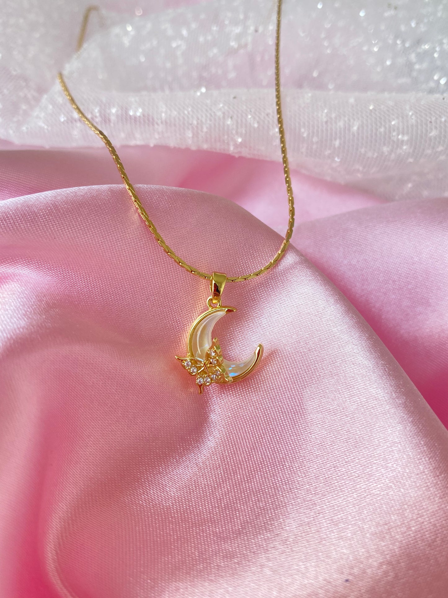 Shiny moon necklace