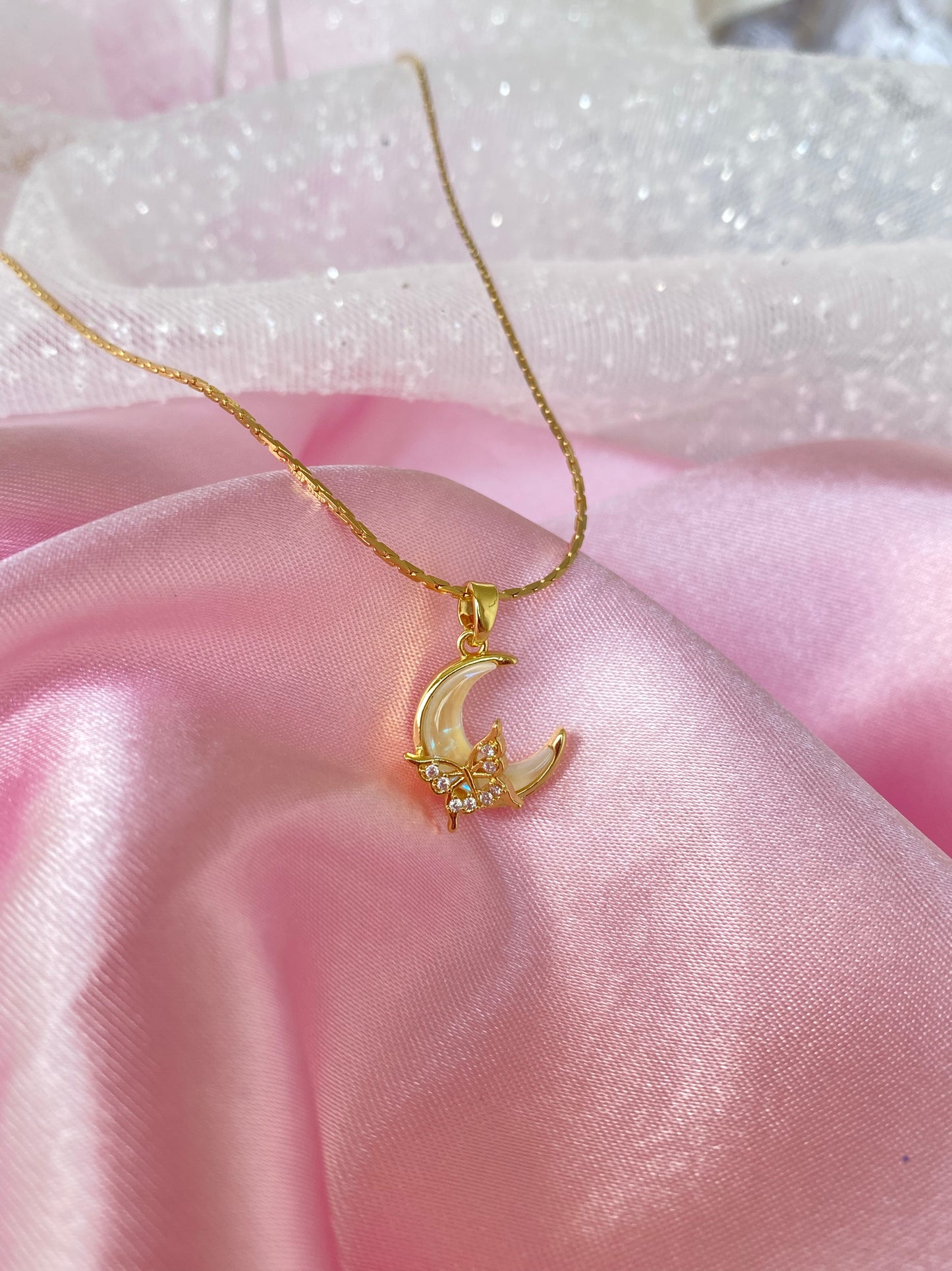 Shiny moon necklace