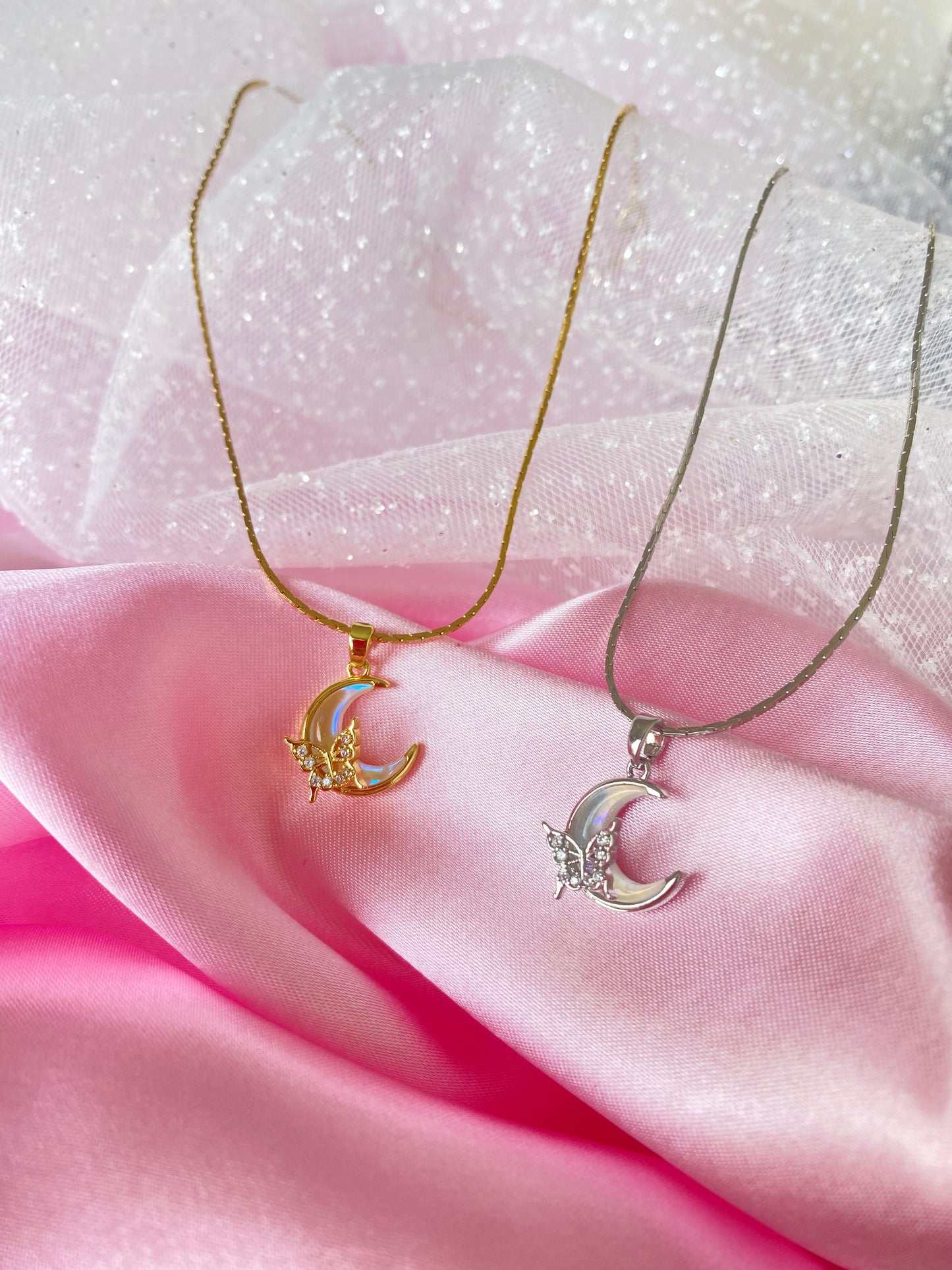Shiny moon necklace