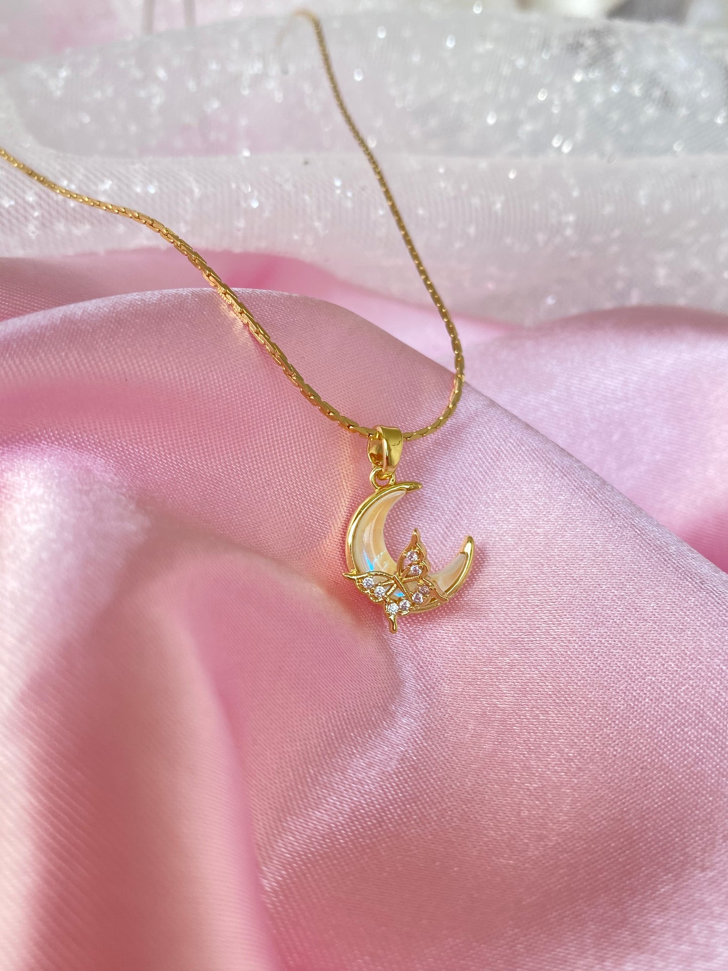 Shiny moon necklace