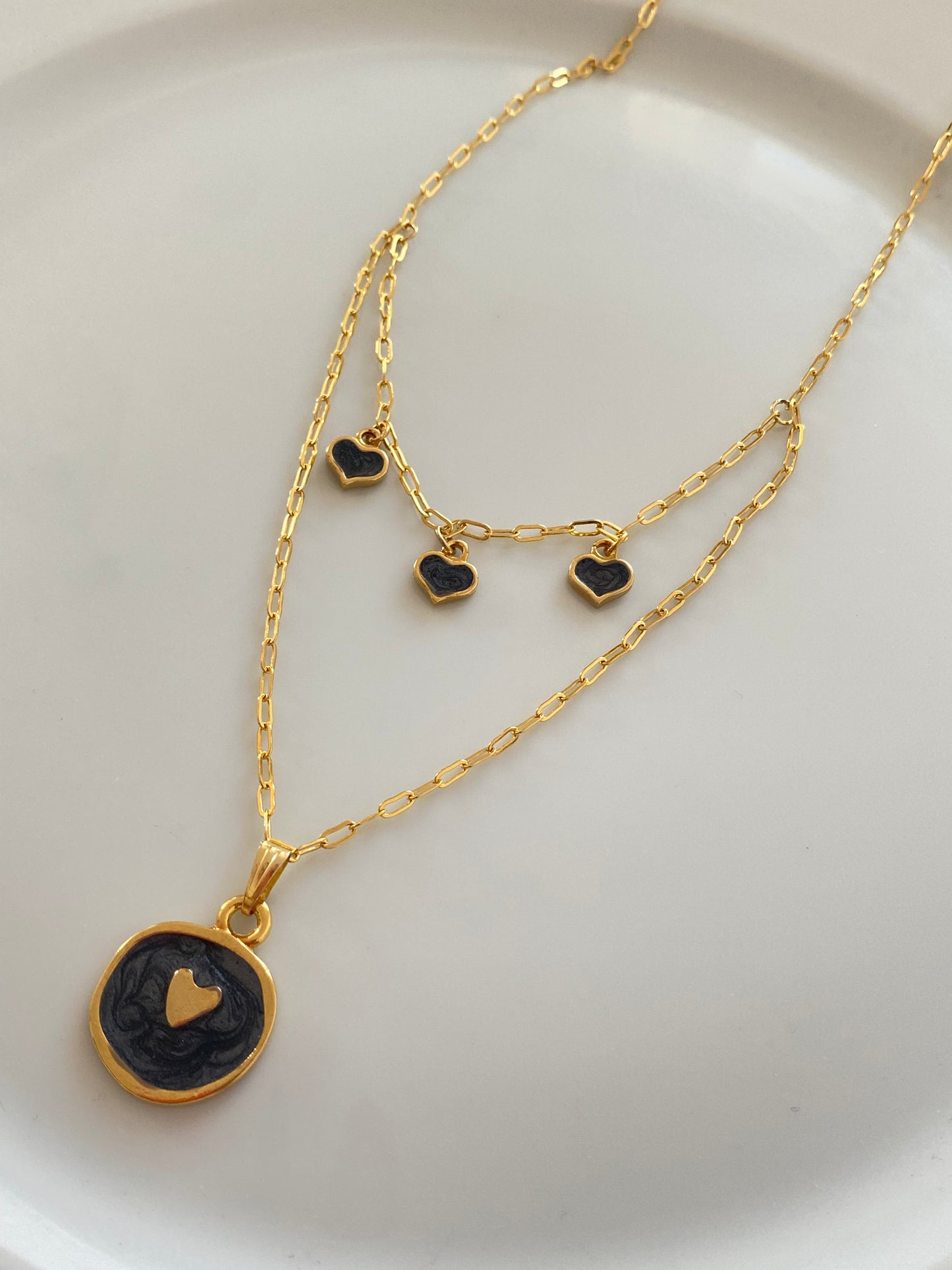 Black hearts necklace