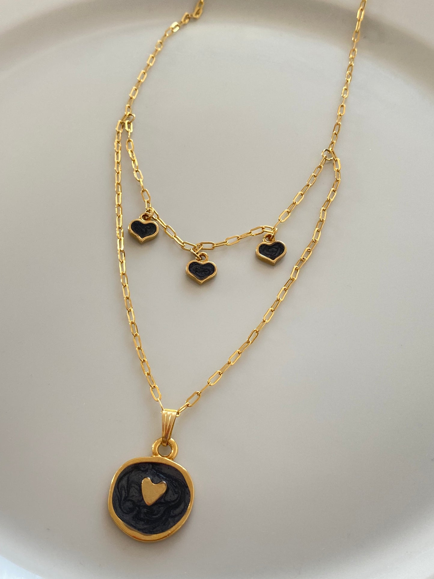 Black hearts necklace