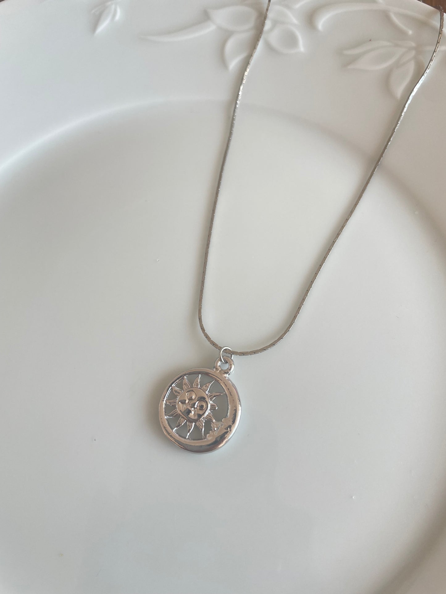 Sun and moon necklace (silver)