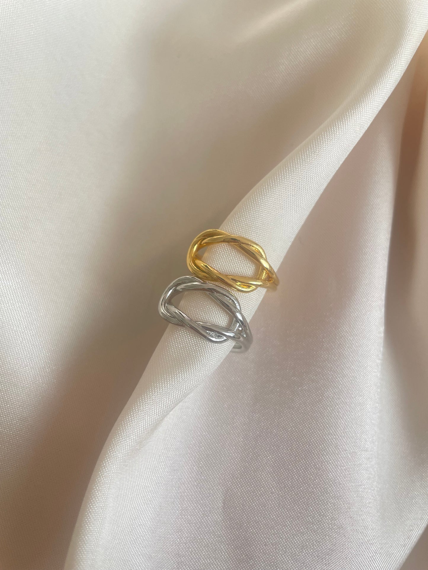 Knot ring