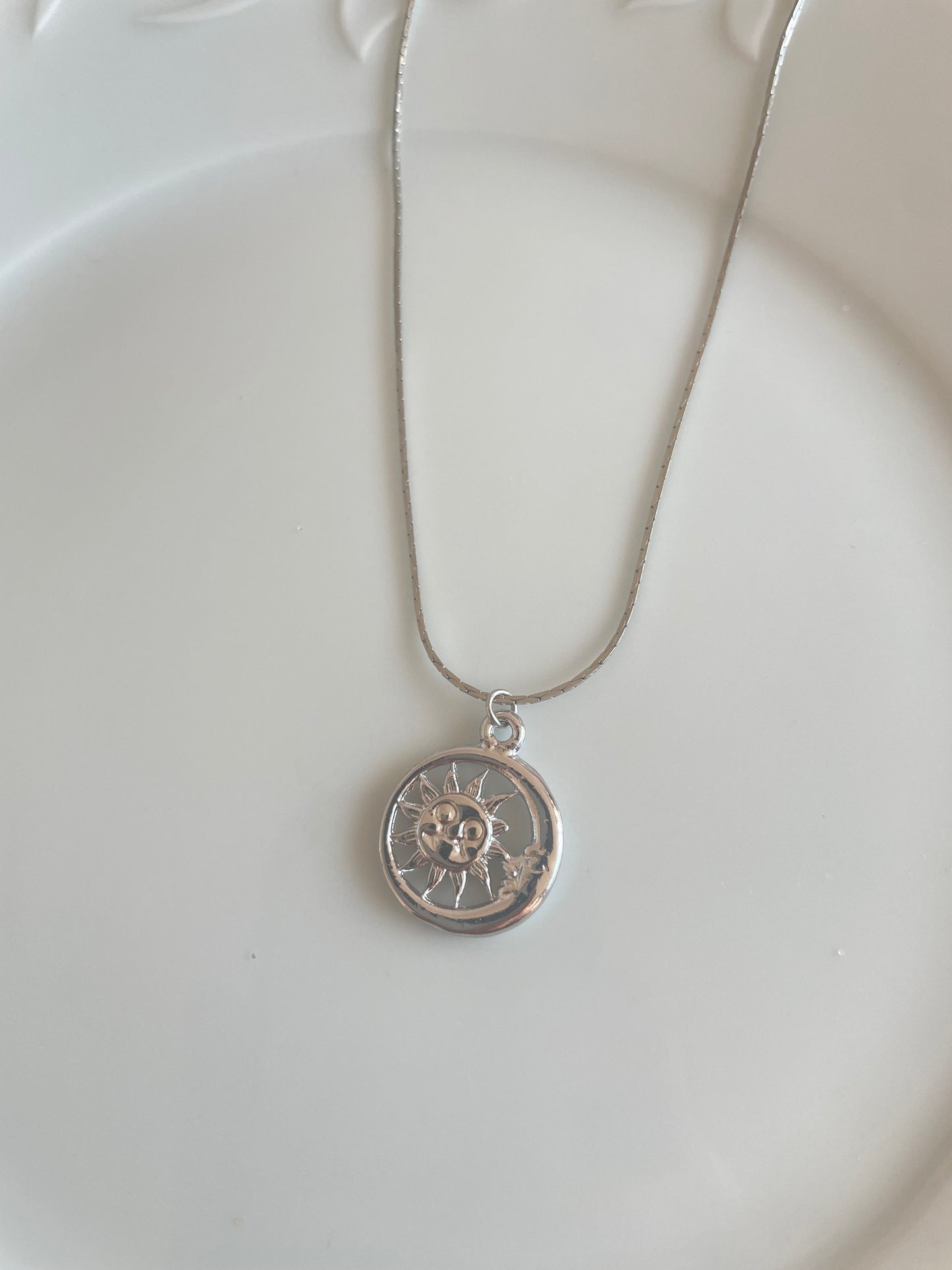 Sun and moon necklace (silver)