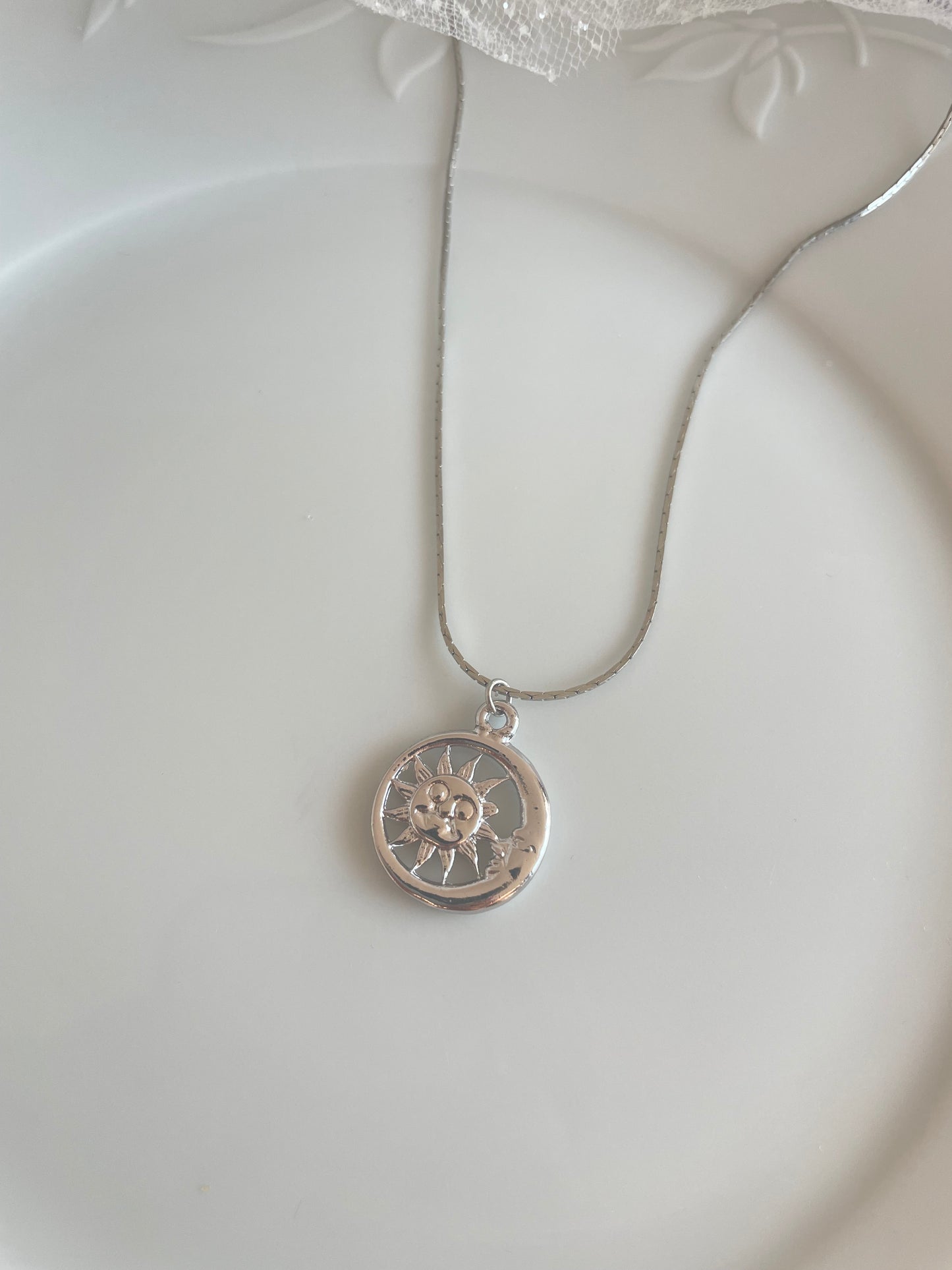 Sun and moon necklace (silver)