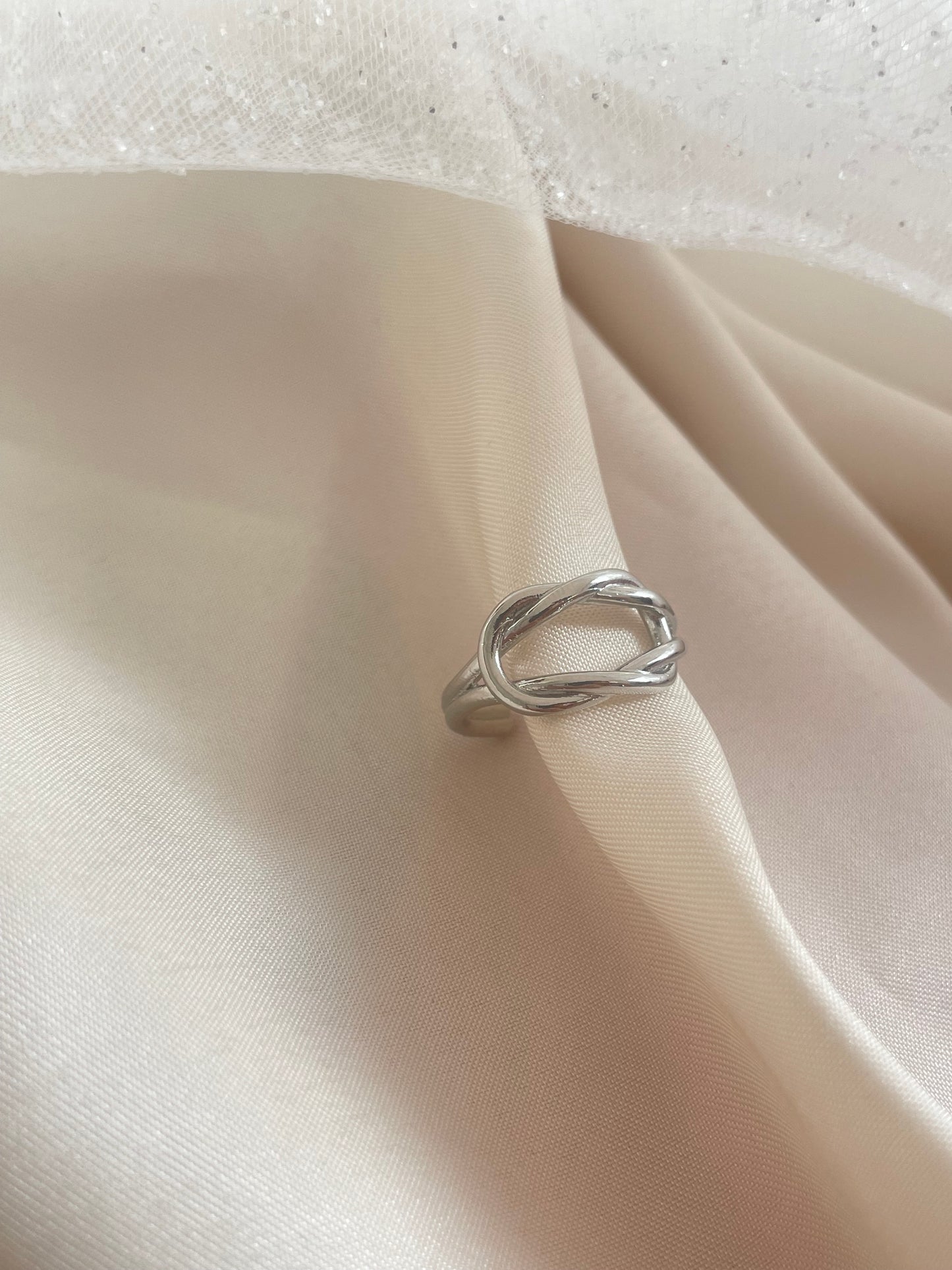 Knot ring