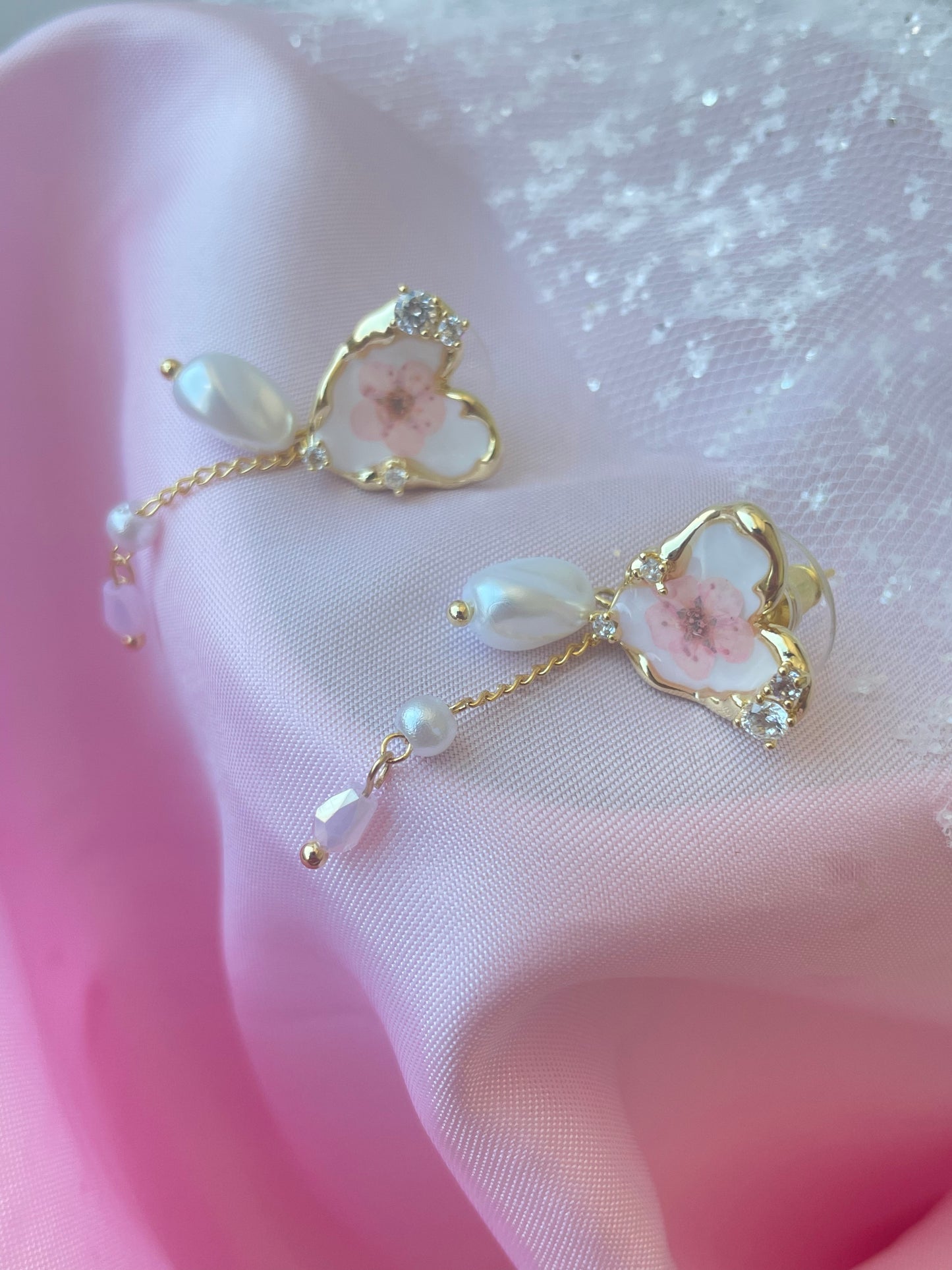 Coquette flower pearl earrings