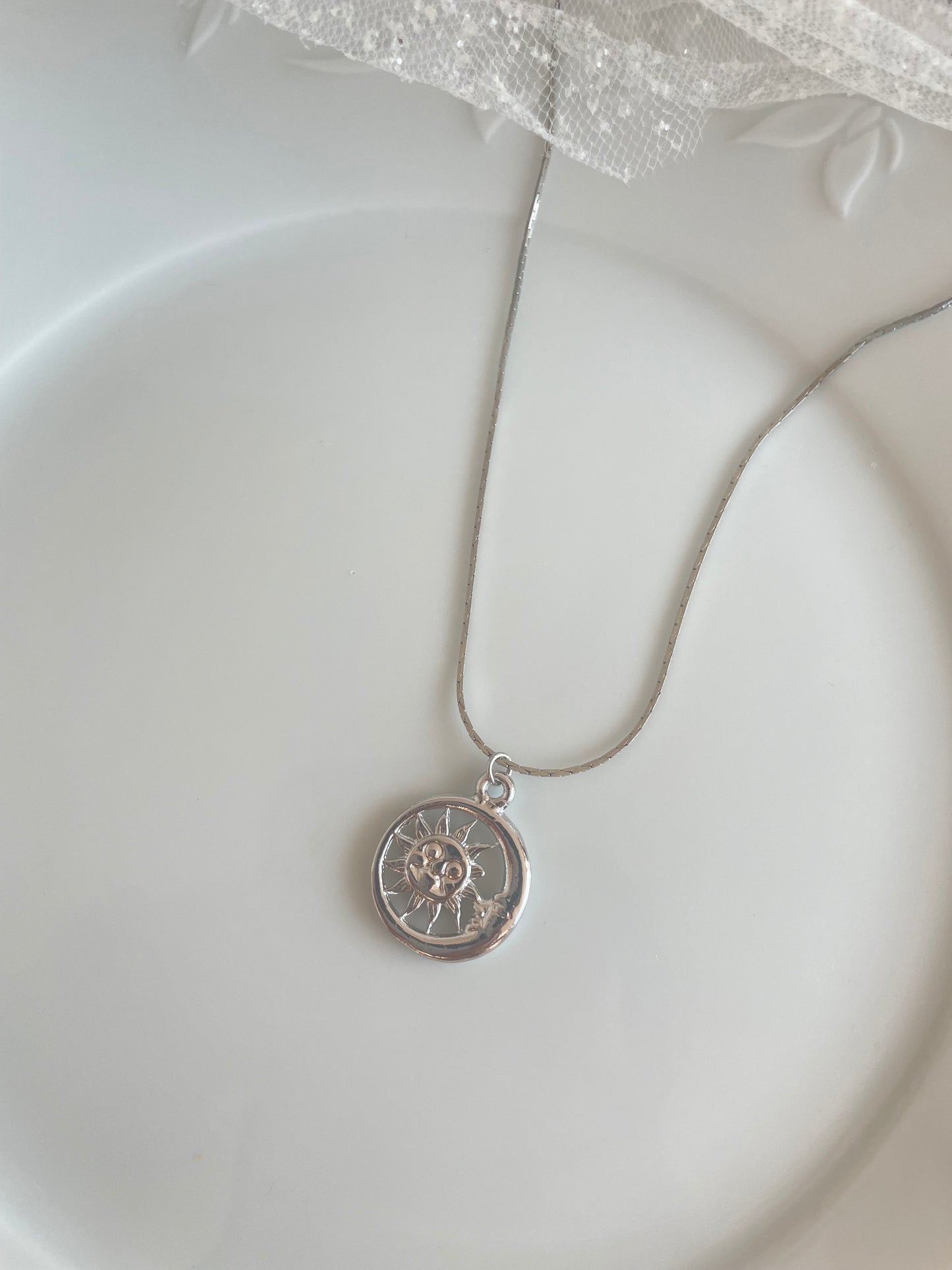 Sun and moon necklace (silver)