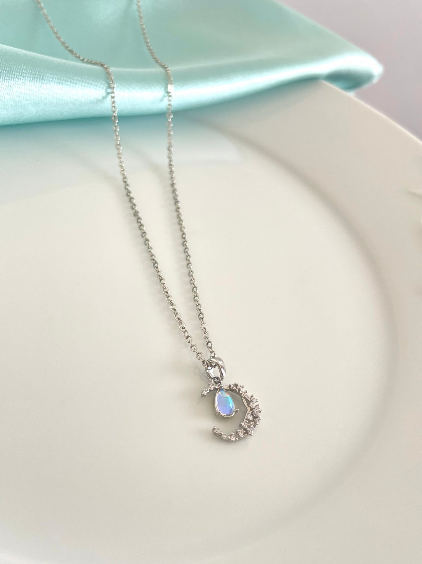 Moon's teardrop necklace