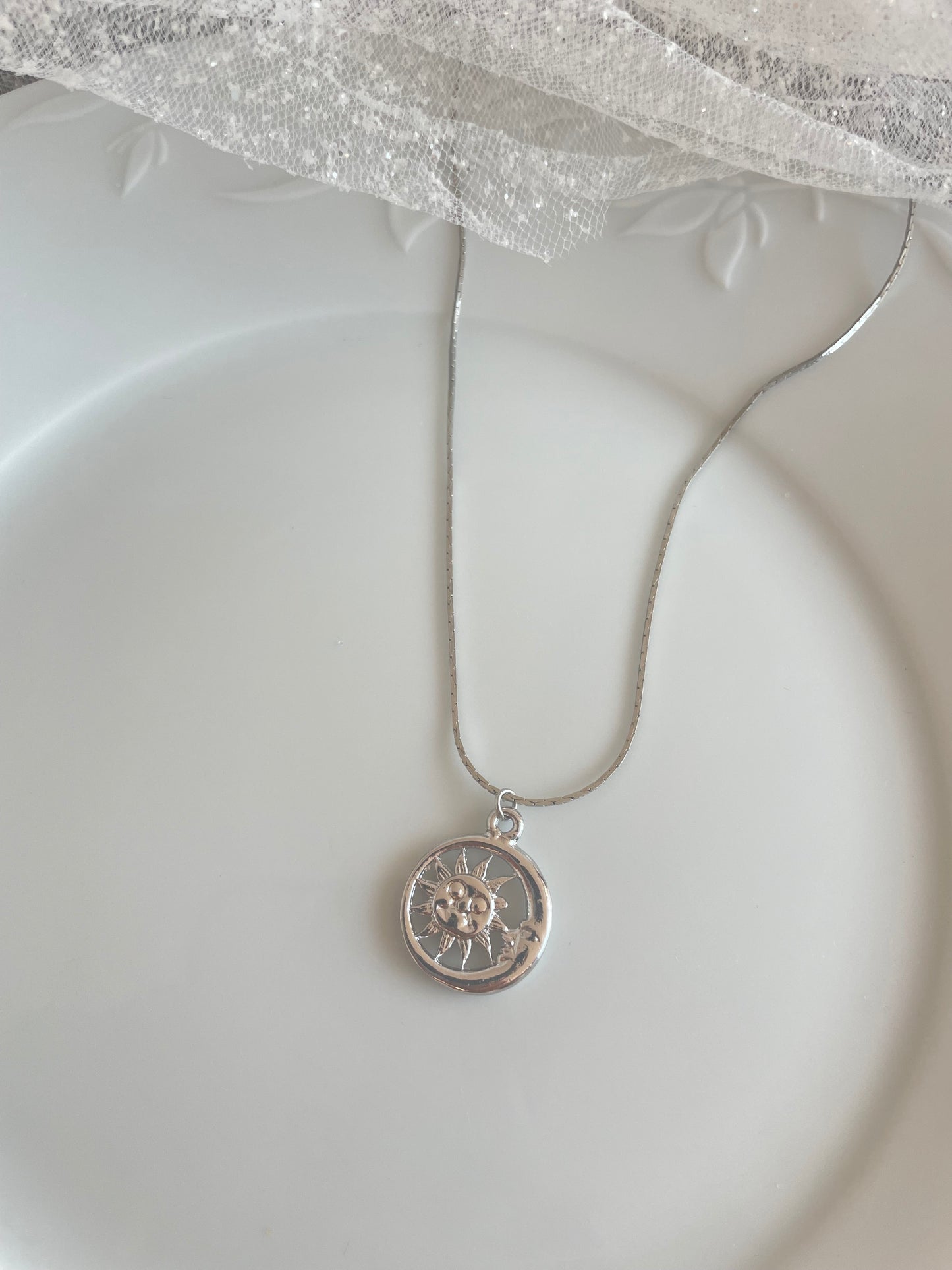 Sun and moon necklace (silver)