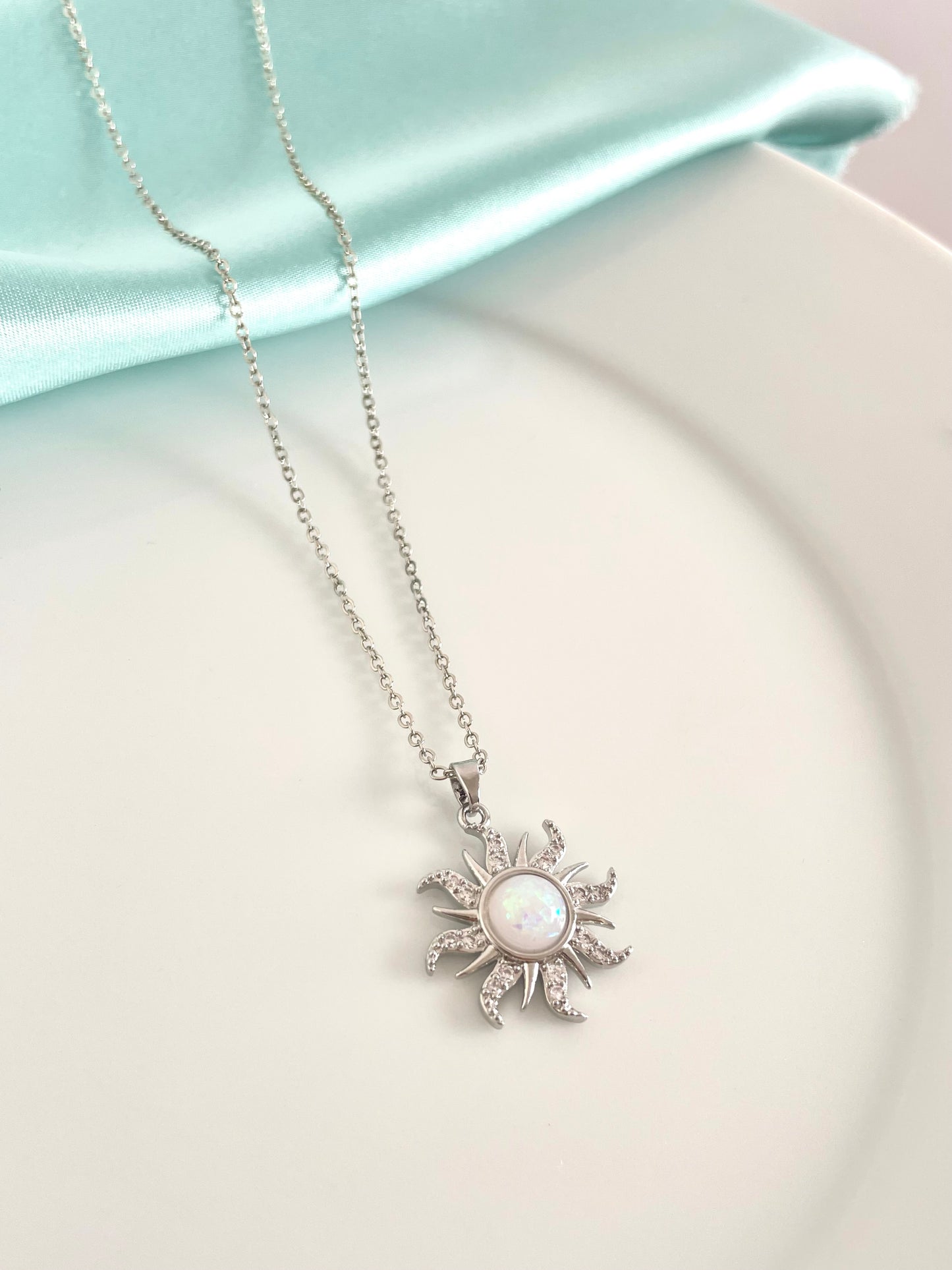 Silver Rapunzel Sun Necklace (pearl white)