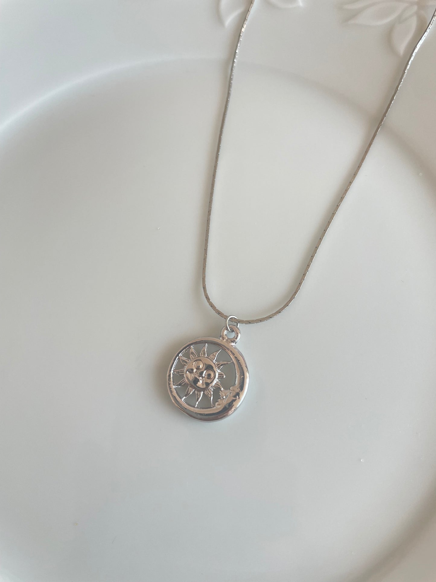 Sun and moon necklace (silver)