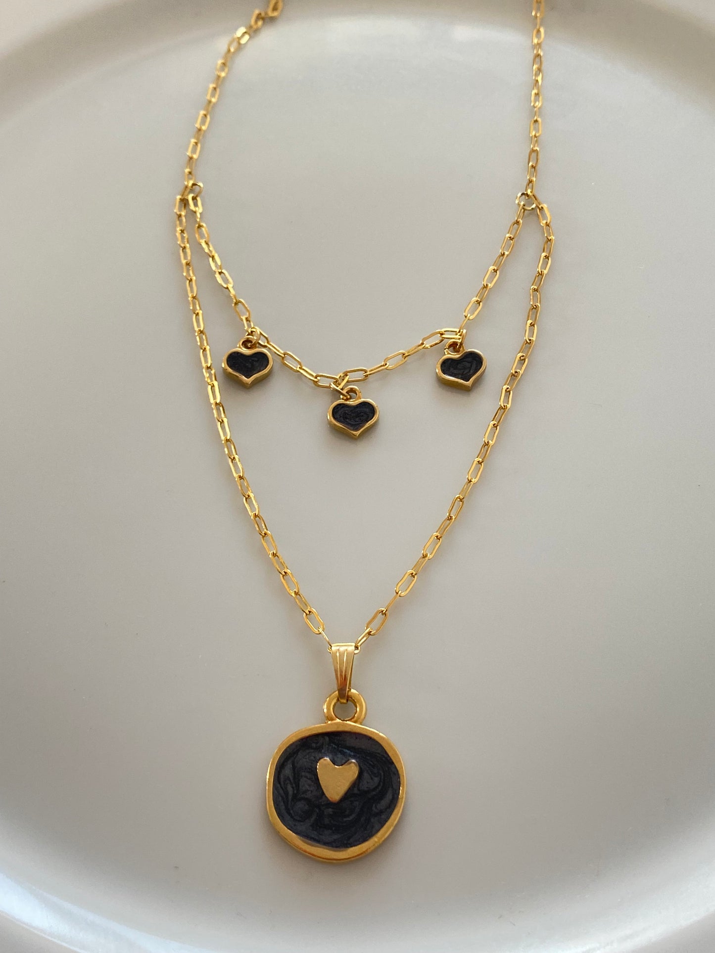 Black hearts necklace