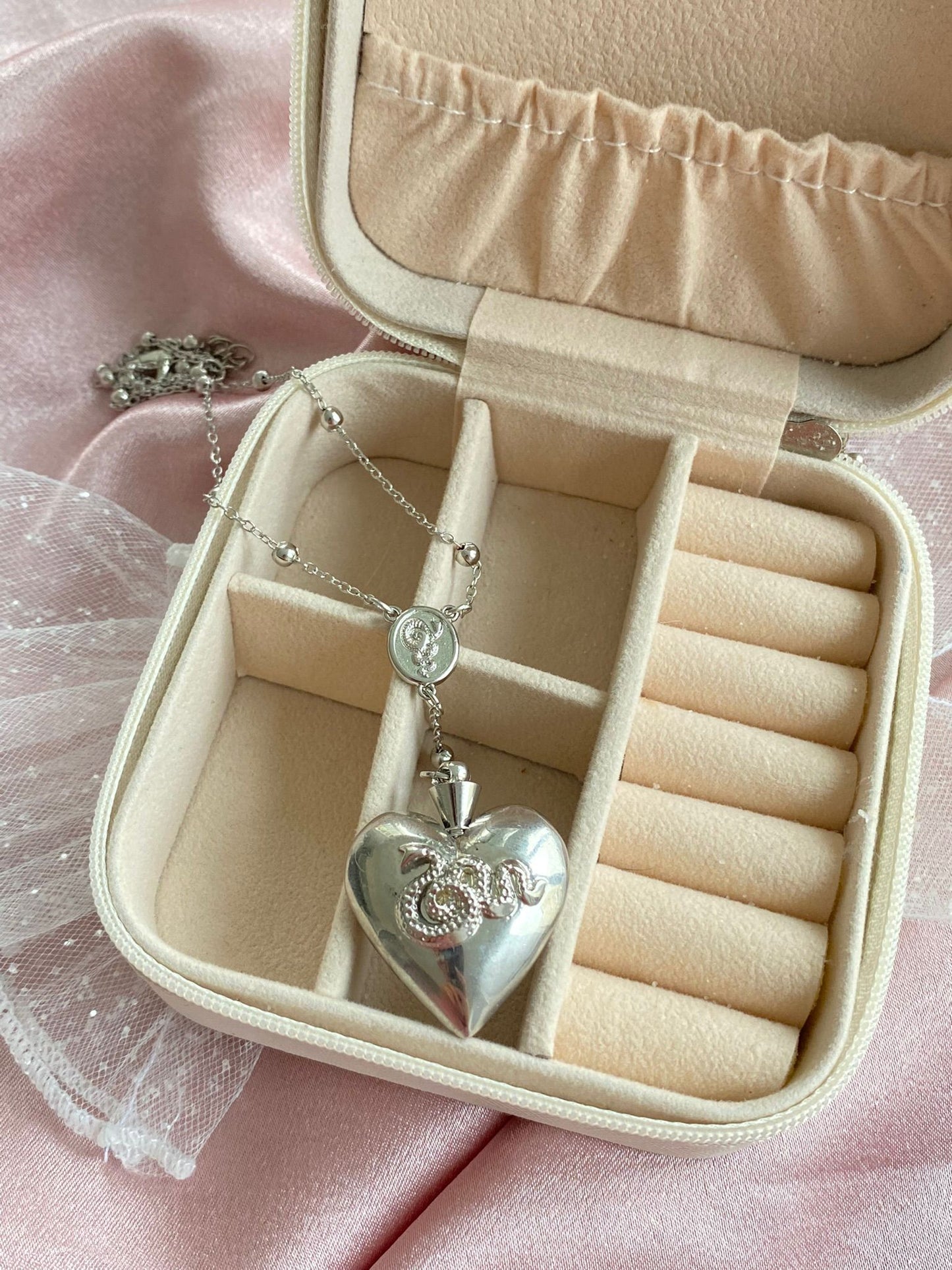 Lana Del Rey silver heart necklace