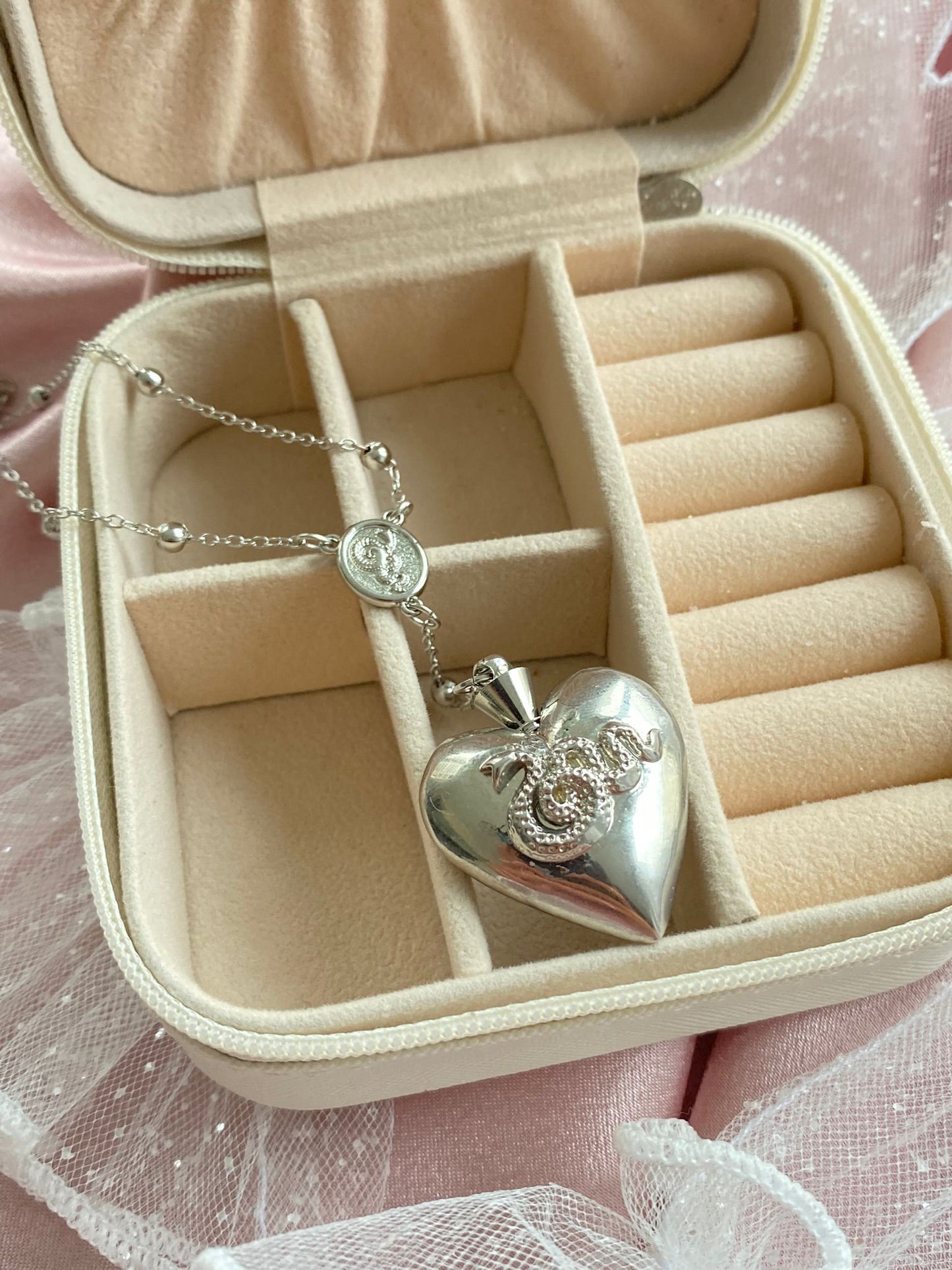 Lana Del Rey silver heart necklace