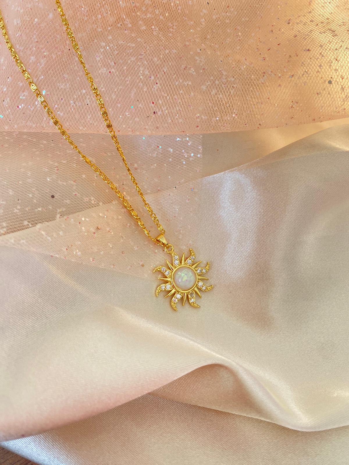 Rapunzel sun necklace (pearl white)