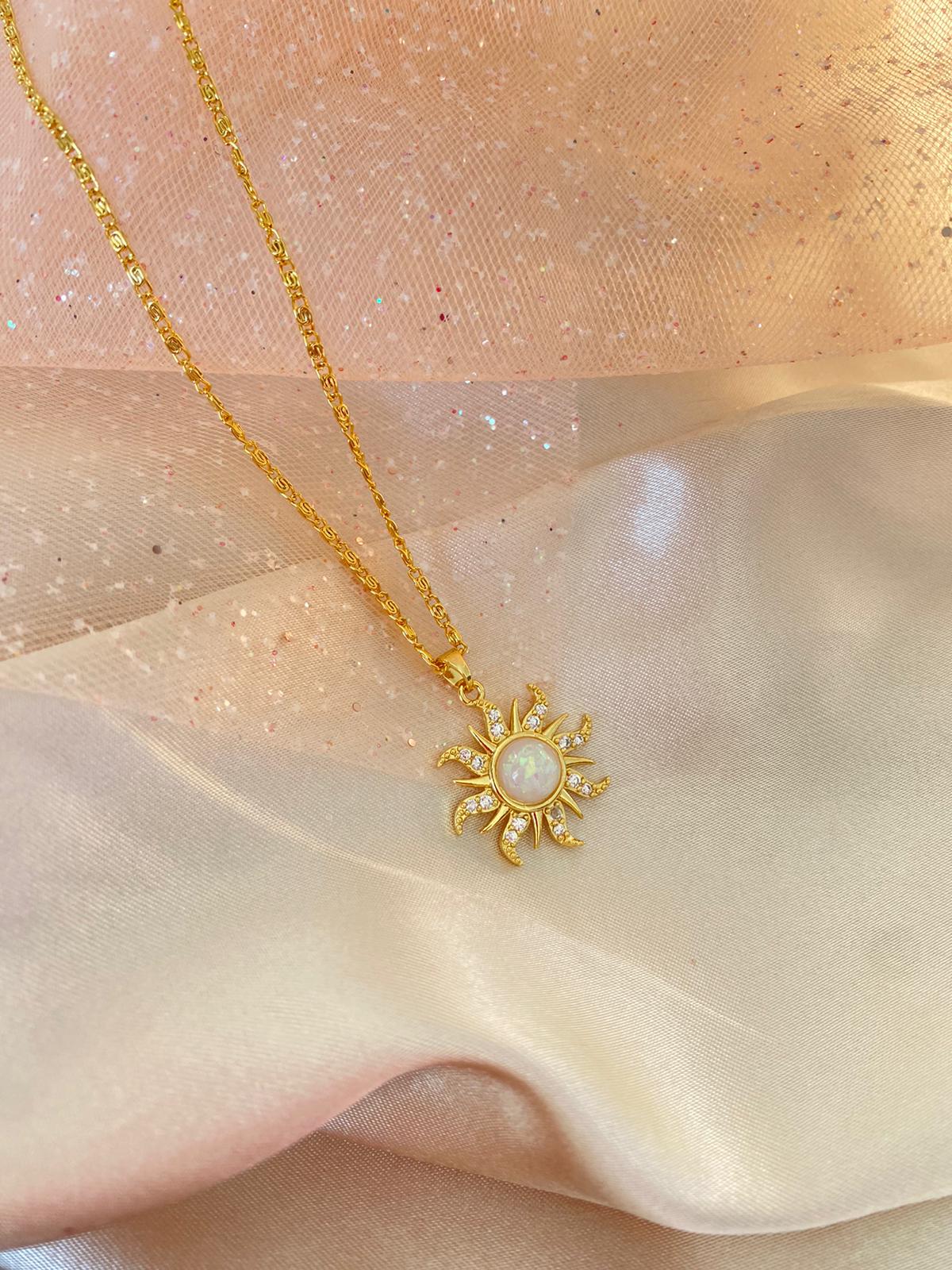 Rapunzel sun necklace (pearl white)