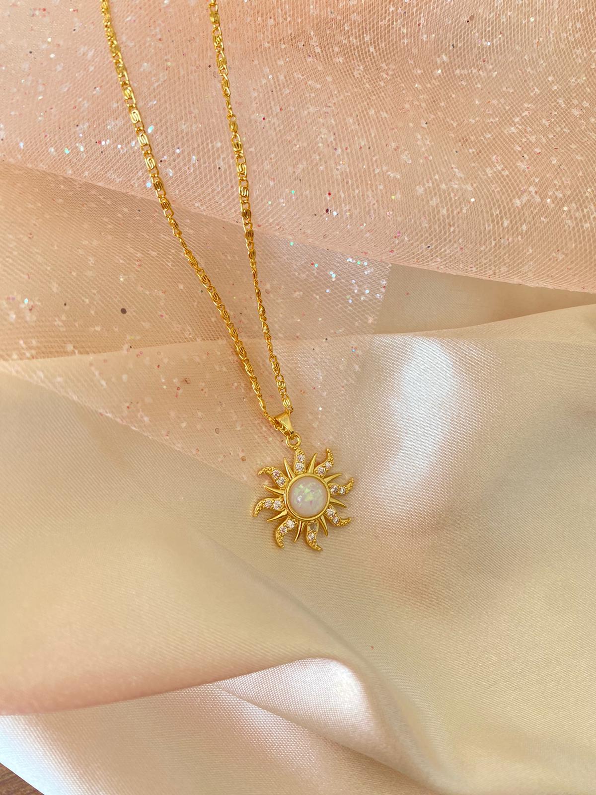 Rapunzel sun necklace (pearl white)