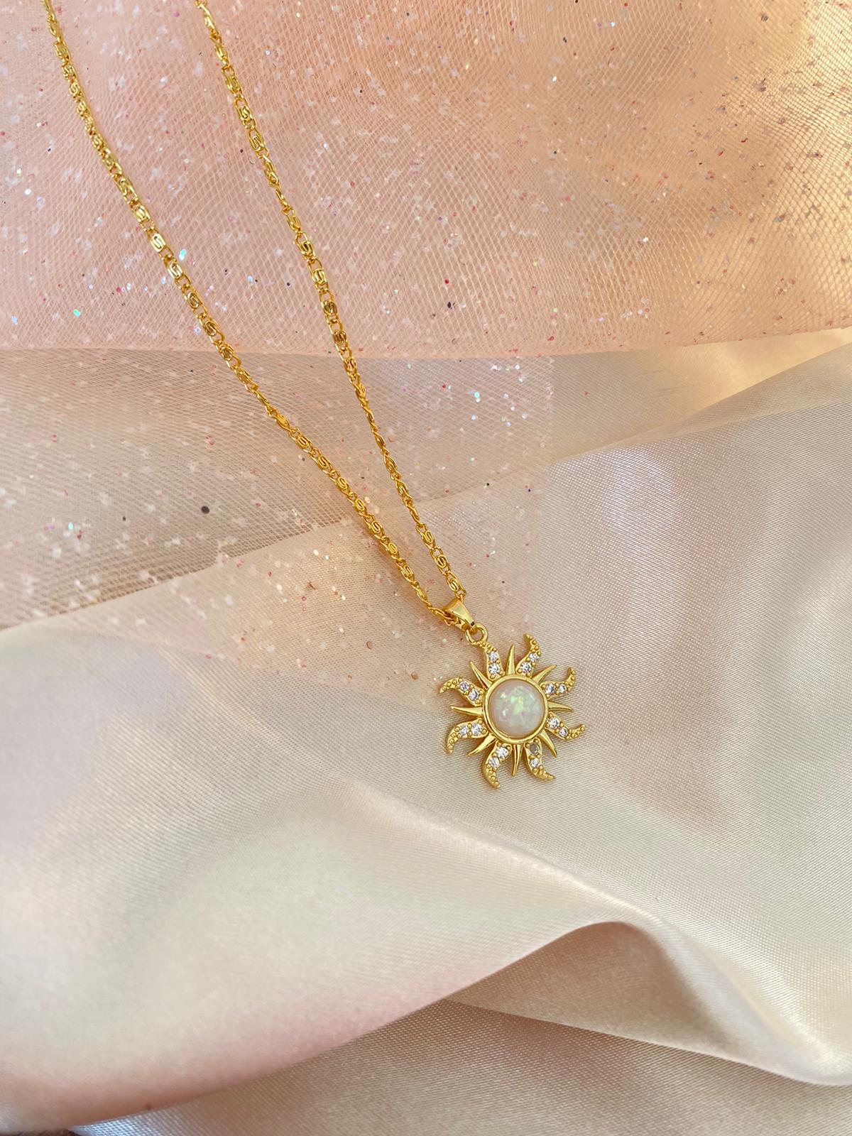 Rapunzel sun necklace (pearl white)