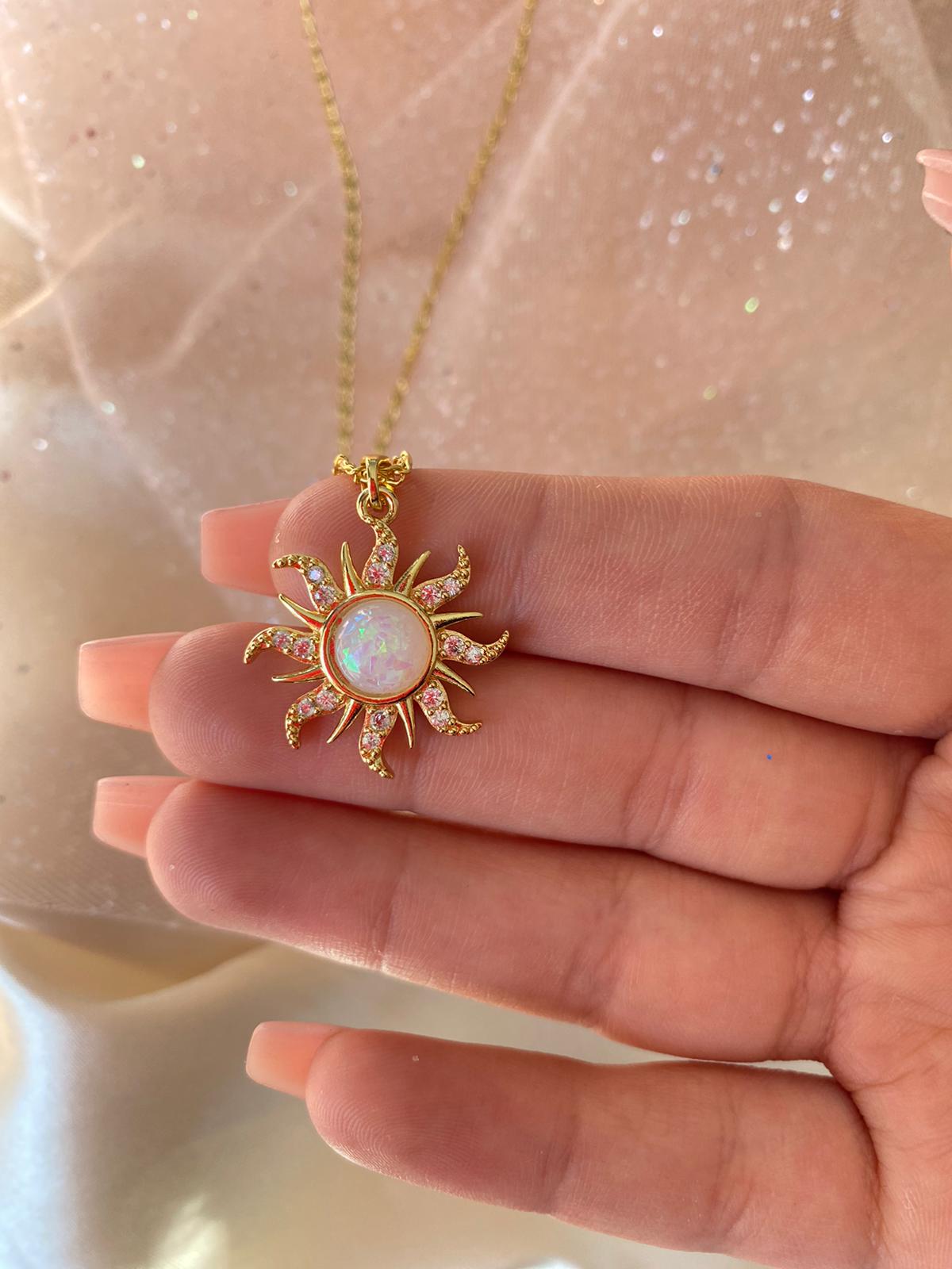 Rapunzel sun necklace (pearl white)