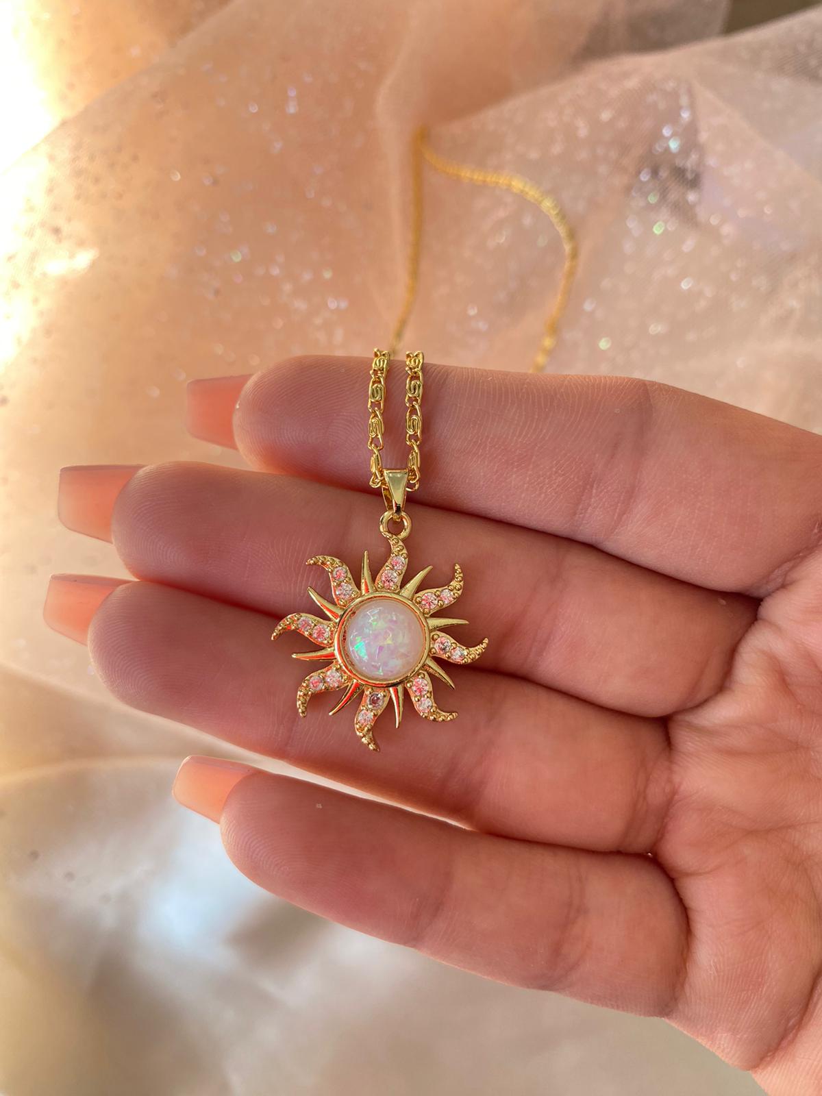 Rapunzel sun necklace (pearl white)