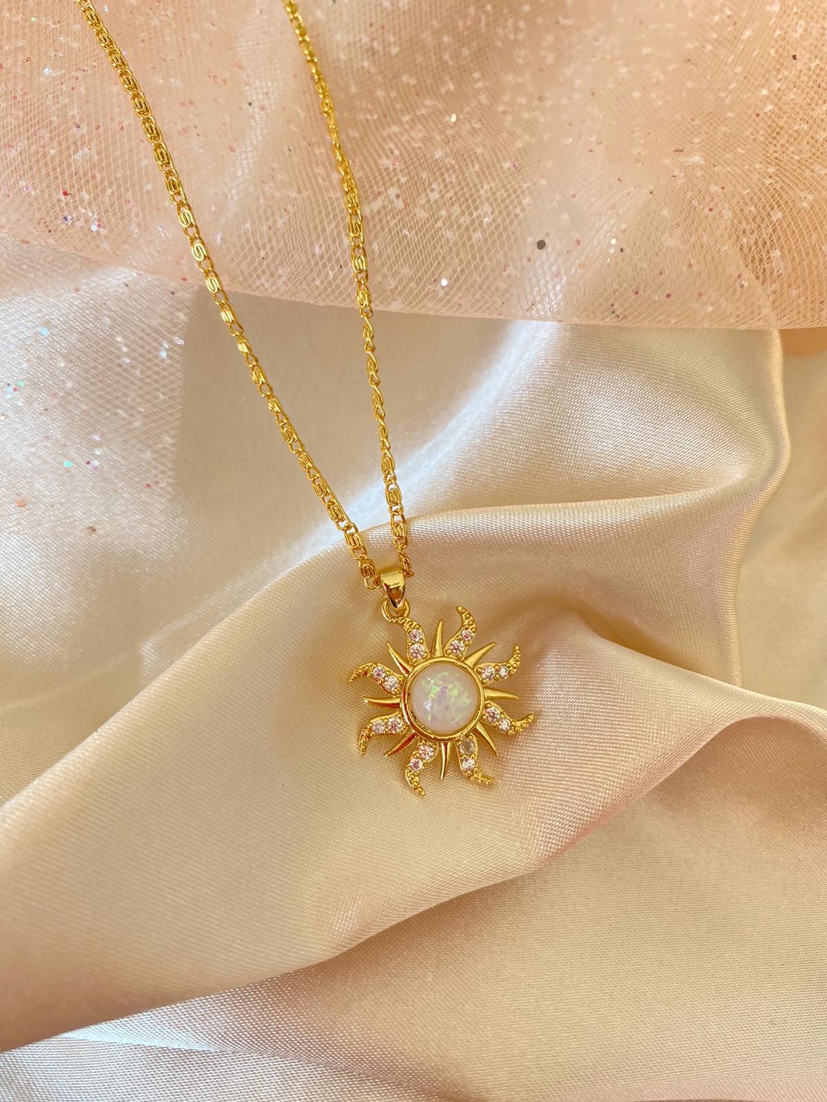 Rapunzel sun necklace (pearl white)