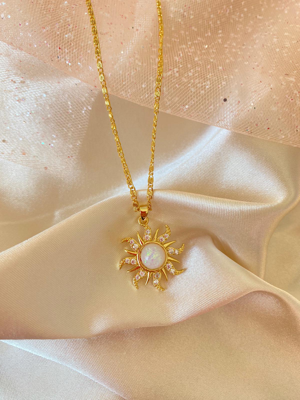 Rapunzel sun necklace (pearl white)