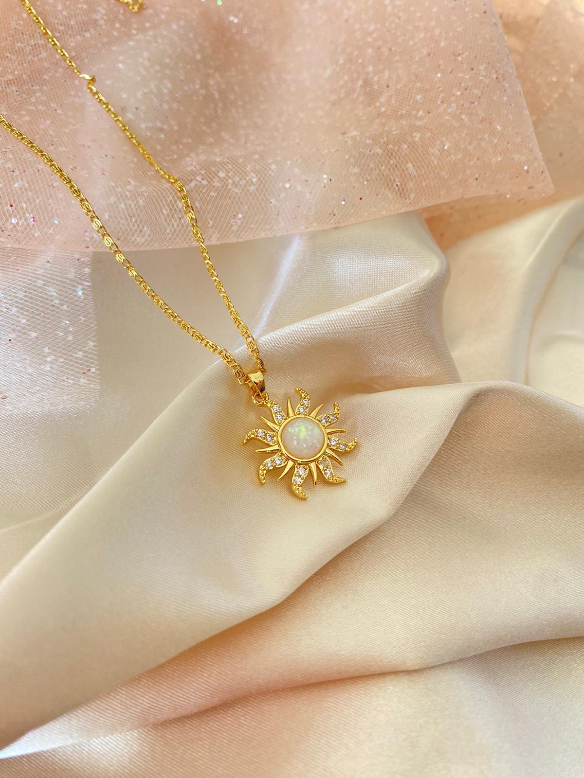 Rapunzel sun necklace (pearl white)