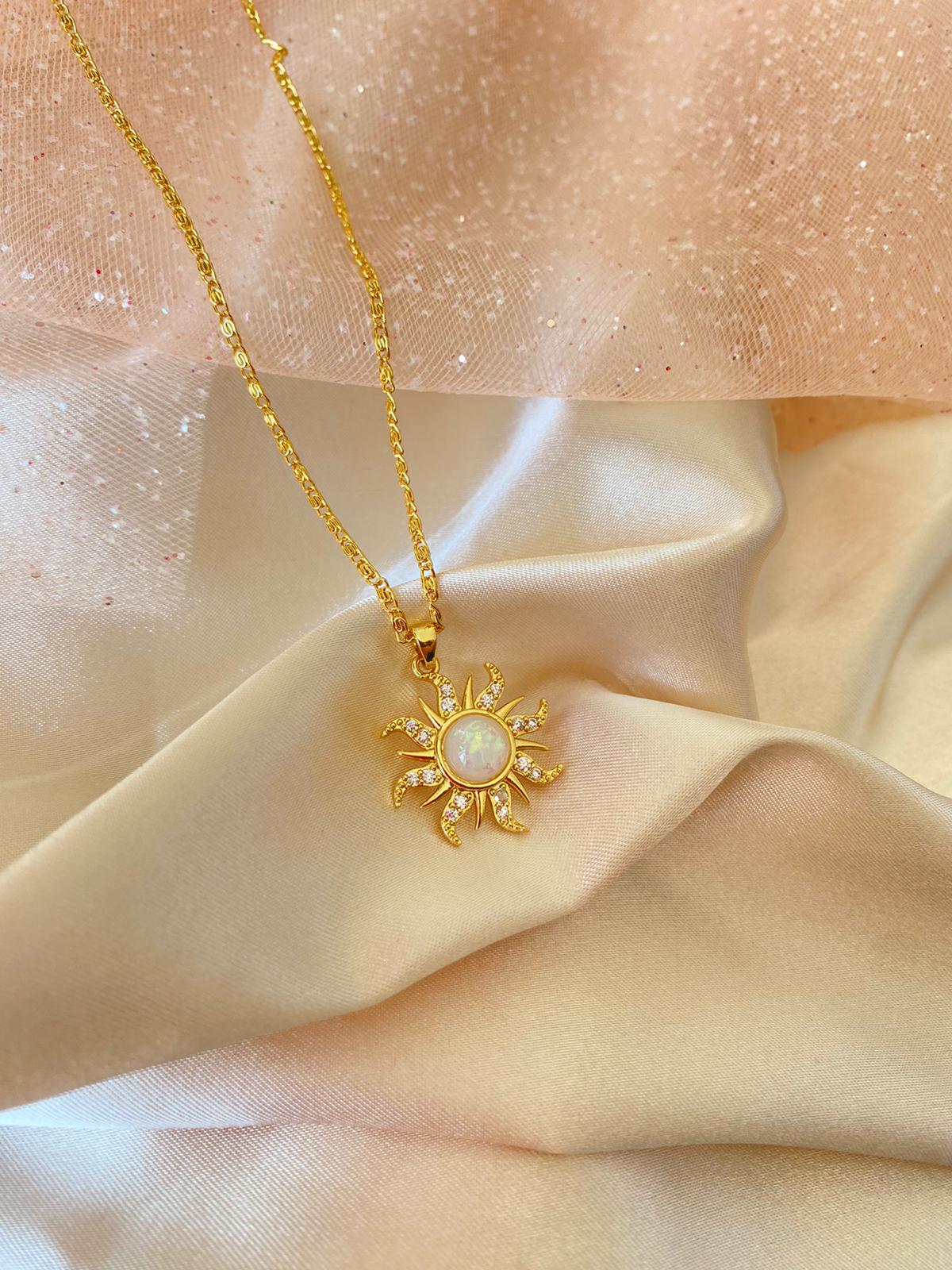 Rapunzel sun necklace (pearl white)