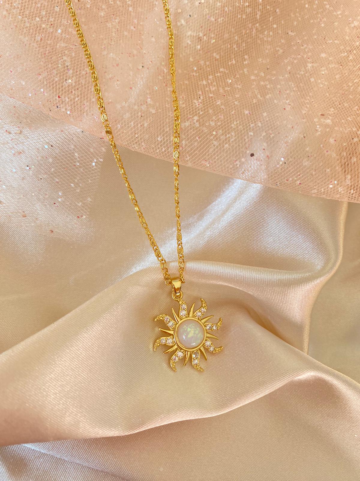 Rapunzel sun necklace (pearl white)