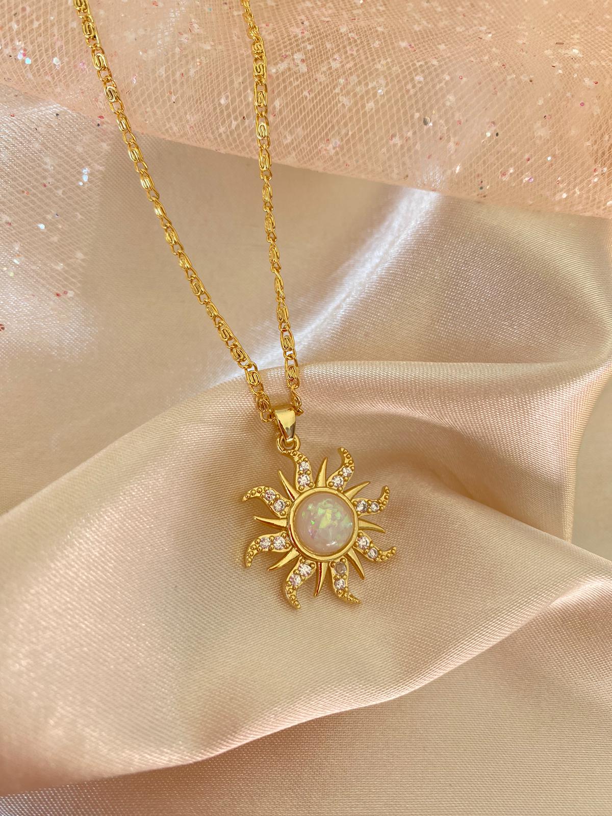 Rapunzel sun necklace (pearl white)