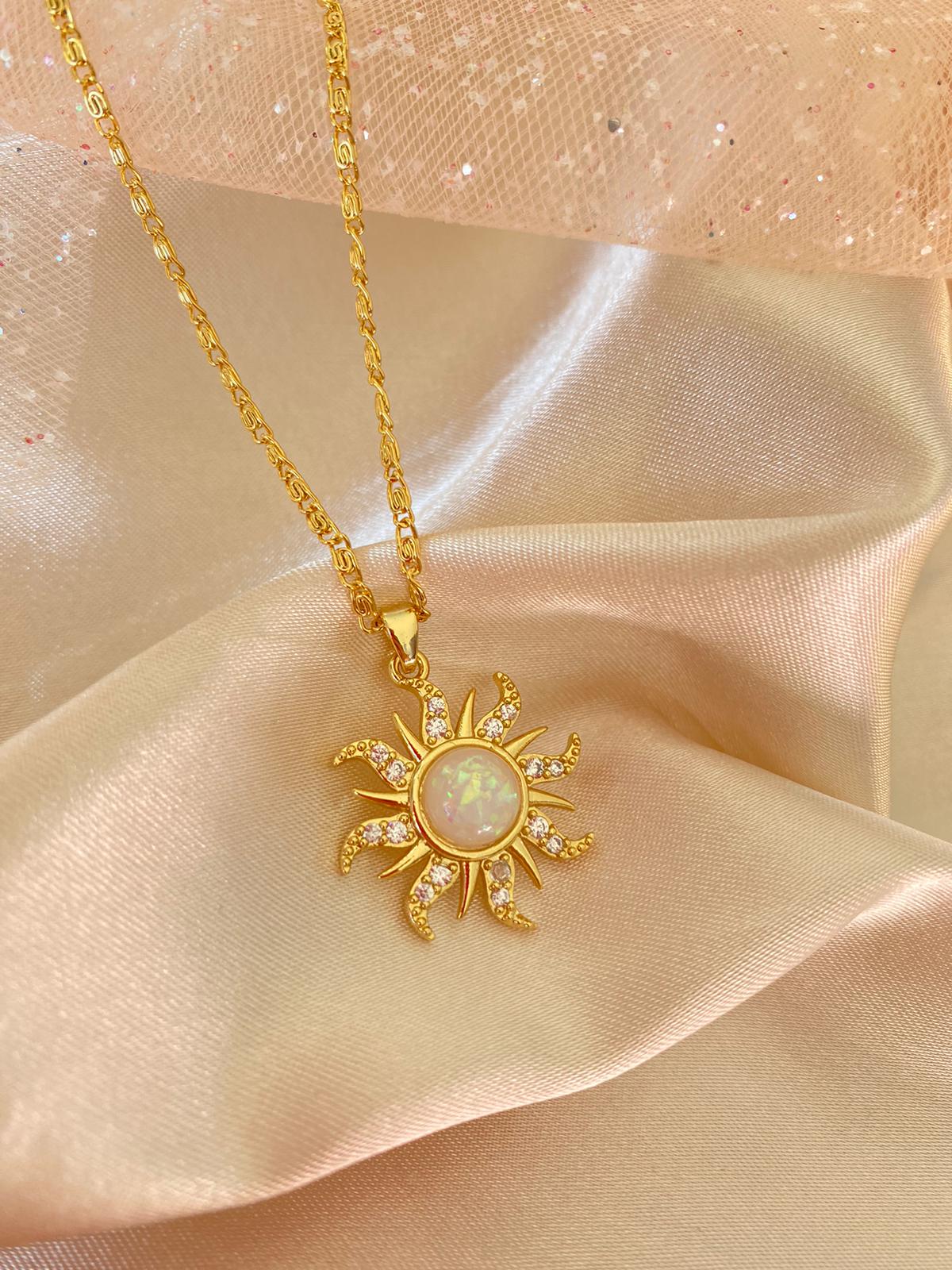 Rapunzel sun necklace (pearl white)